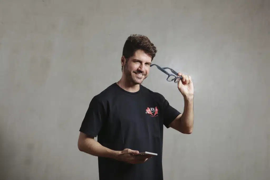 Logotipos e identidad visual Logotipos e identidad visual. En esta página encontrarás toda la identidad visual actualizada de showmetech, incluidos logotipos, íconos y portadas, todo en alta resolución.