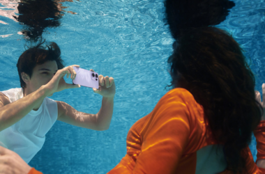 Novos smartphones têm design premium, câmeras que usam inteligência artificial e nova resistência ip69 contra poeira e até jatos de água quente de 80 graus