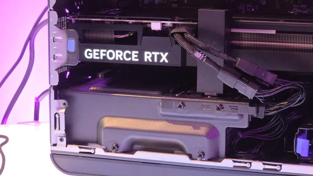 Dell lança desktops gamers alienware aurora (2025) no brasil Fonte de alimentação em um espaço dedicado na parte inferior do pc