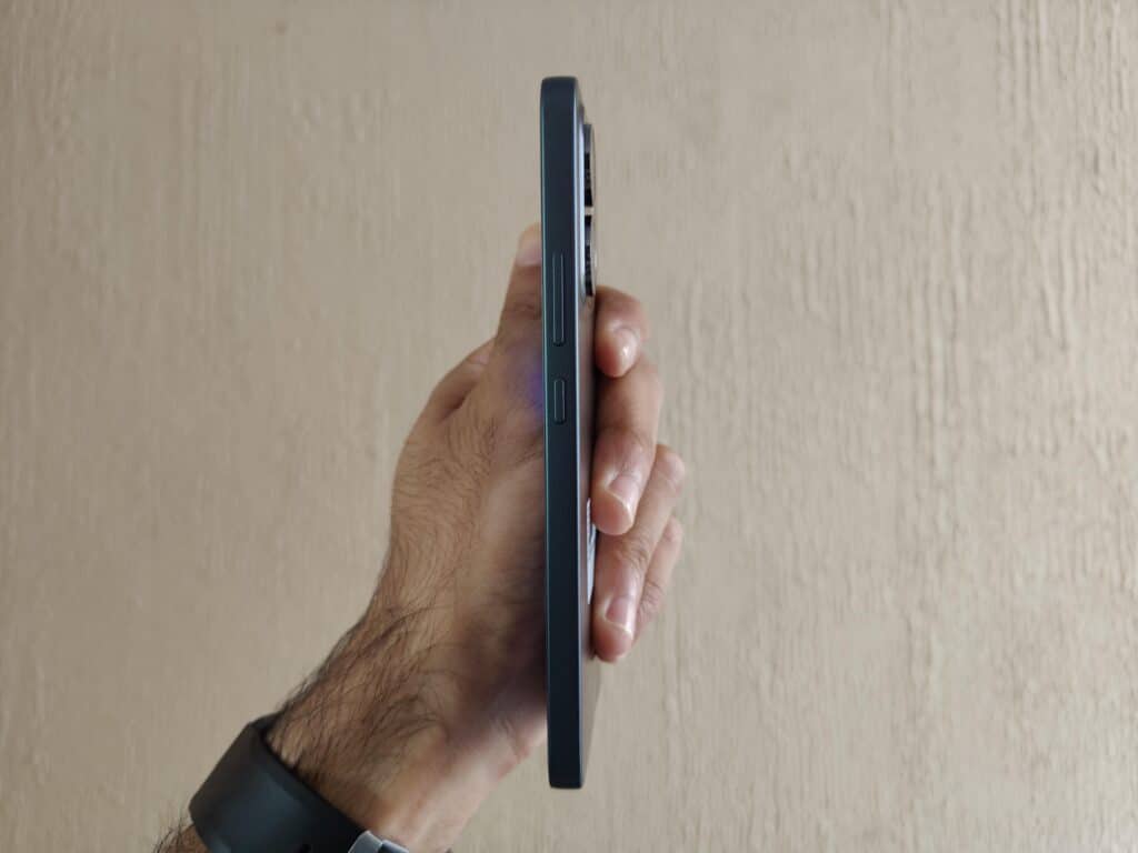 Review: Oppo Reno13 F 5G memadukan daya tahan tinggi dengan kekuatan AI Tombol Oppo Reno13 5G