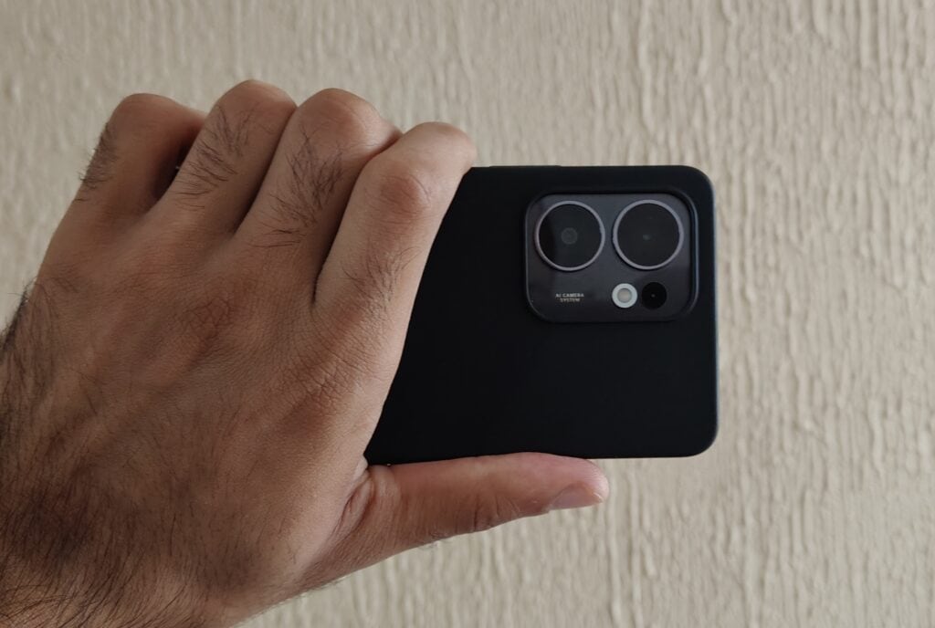 Review: Oppo Reno13 F 5G memadukan daya tahan tinggi dengan kekuatan AI Kamera belakang Reno13 f 5g