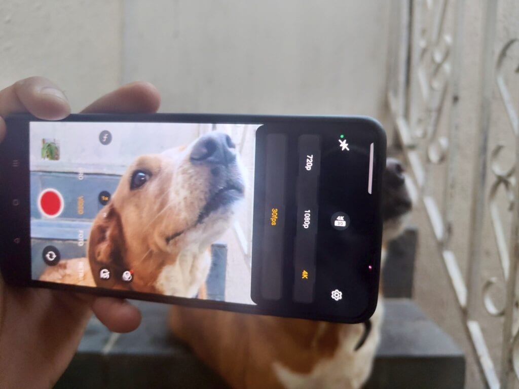 Review: Oppo Reno13 F 5G memadukan daya tahan tinggi dengan kekuatan AI rekaman video oppo reno13 f 5g