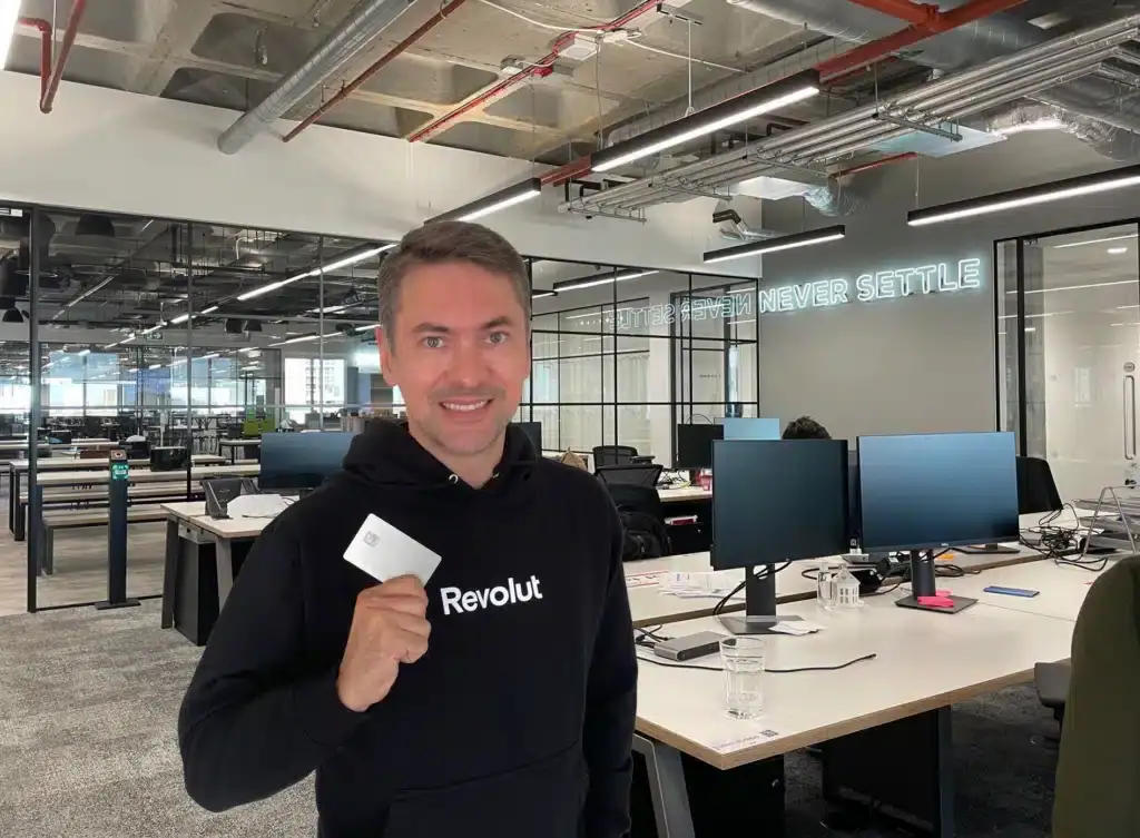 Quem é a revolut? Fintech quer desbancar o nubank no brasil Glauber mota, ceo da revolut no brasil