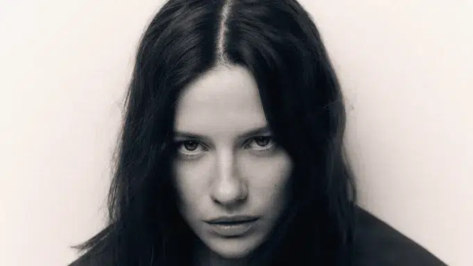 Cinemacon 2025: saiba quais filmes e trailers foram mostrados no evento Lily sullivan vive uma robô sexual