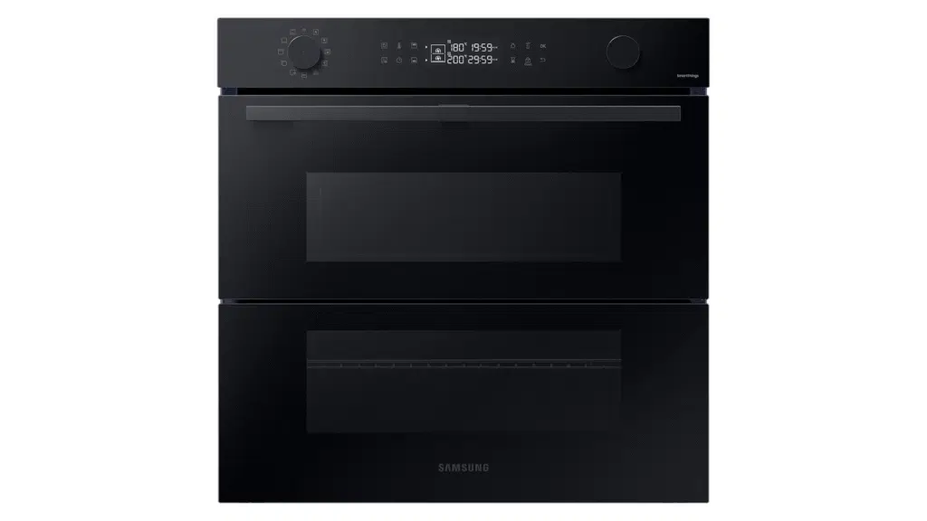 Veja as vantagens do forno inteligente elétrico duplo de embutir samsung (nv7b4545sak) Imagem frontal do forno elétrico inteligente samsung com airfry