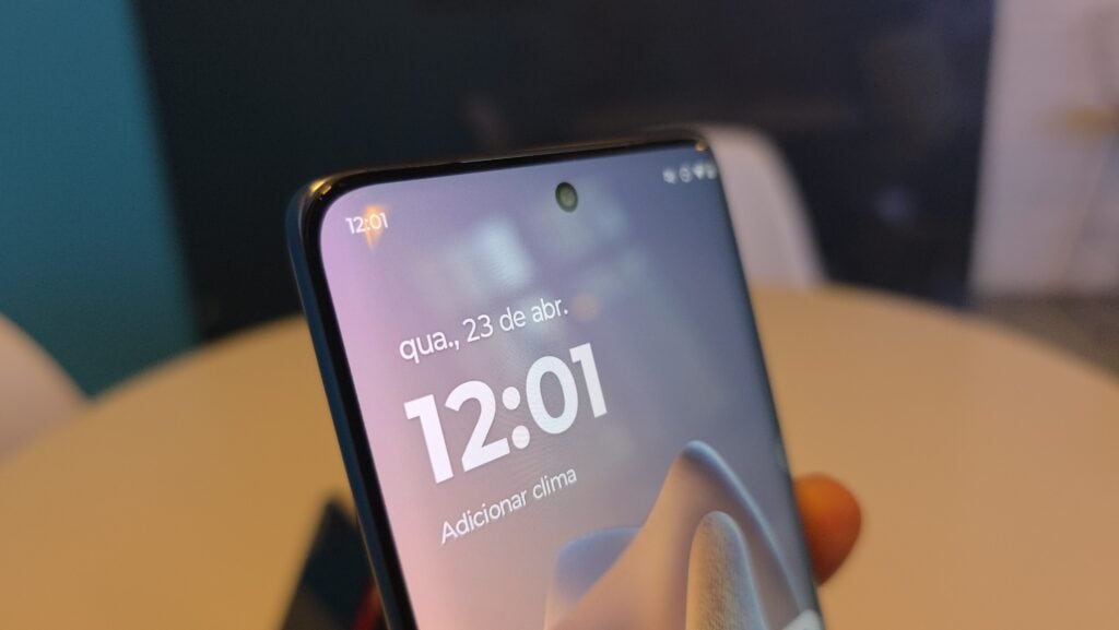 Motorola, Moto AI ve 60W'a kadar şarj özelliğiyle yeni Razr 60 ve Edge 90'ı piyasaya sürdü Motorola kenar 60 füzyonu