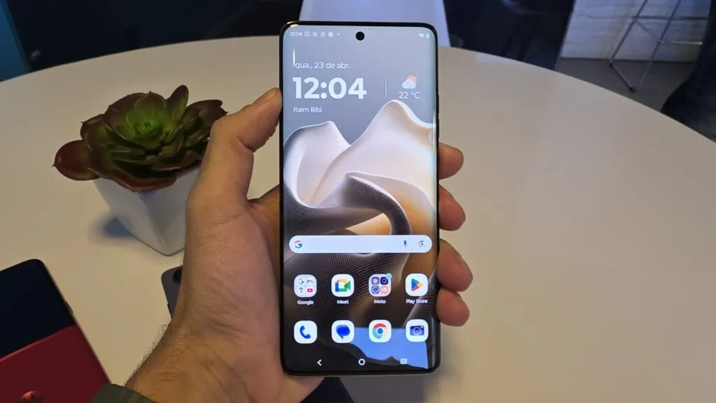 Motorola lança novos razr 60 e edge 60 com moto ai e carregamento de até 90w Tela do motorola edge 60 pro