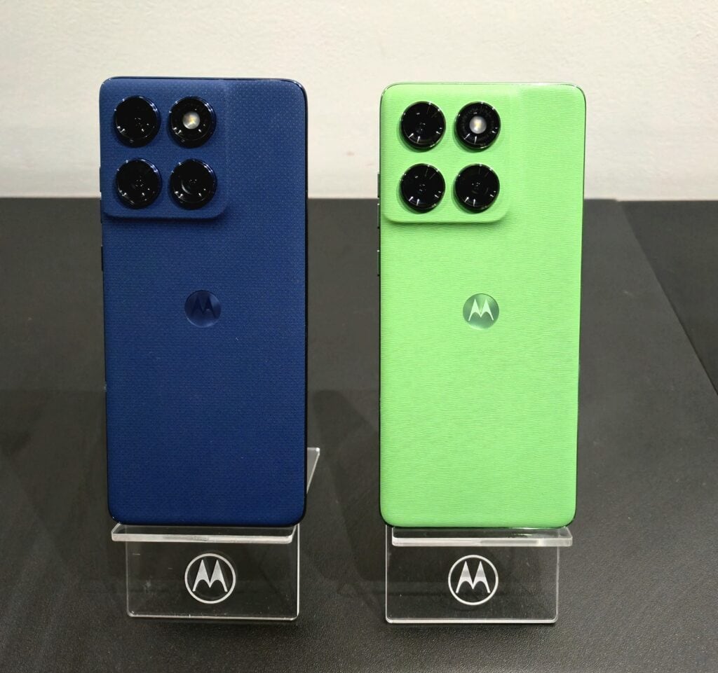 Motorola, Moto AI ve 60W'a kadar şarj özelliğiyle yeni Razr 60 ve Edge 90'ı piyasaya sürdü Motorola, moto ai ve 60w'a kadar şarj özelliğiyle yeni razr 60 ve edge 90'ı duyurdu. Corning Seramik cam, Snapdragon 2 Elite işlemci ve daha dayanıklı menteşeler gibi özelliklerle gelen 3 yeni katlanabilir akıllı telefon ve 8 adet geleneksel model bulunuyor. Ayrıntıları ve teknik özellikleri görün