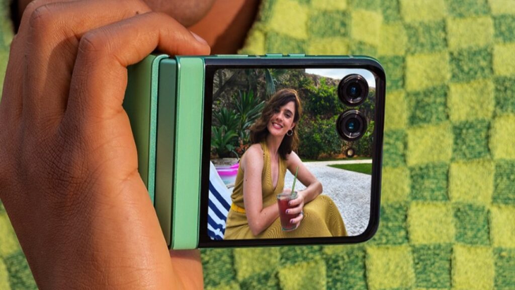 Motorola, Moto AI ve 60W'a kadar şarj özelliğiyle yeni Razr 60 ve Edge 90'ı piyasaya sürdü Motorola Razr 60