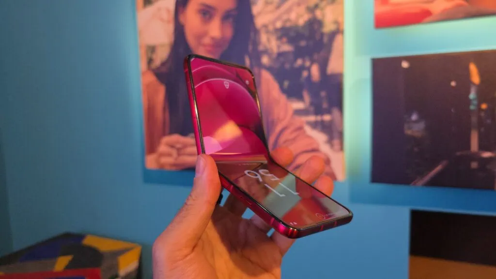 Motorola lança novos razr 60 e edge 60 com moto ai e carregamento de até 90w Motorola lança novos razr 60 e edge 60 com moto ai e carregamento de até 90w. São 2 novos smartphones dobráveis e 3 tradicionais, com características como vidro corning ceramic, processador snapdragon 8 elite e dobradiças mais resistentes. Veja detalhes e especificações técnicas