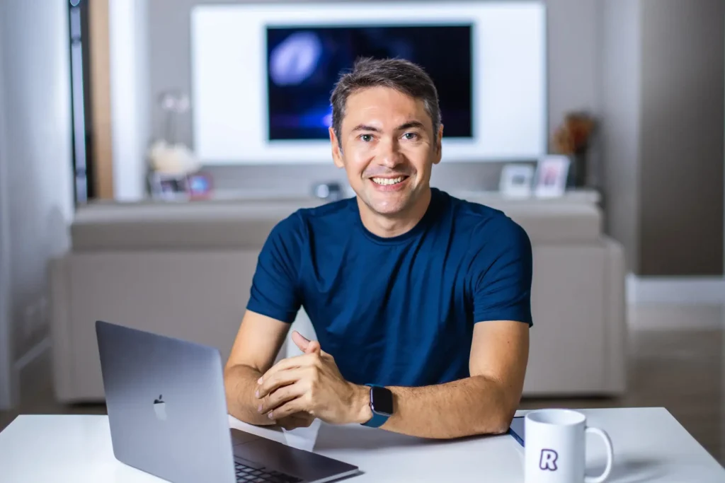 Quem é a revolut? Fintech quer desbancar o nubank no brasil Glauber mota, ceo da revolut no brasi