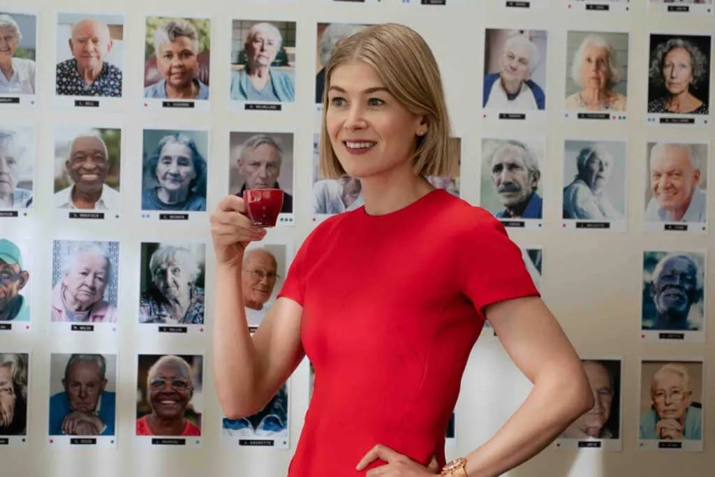 Ranking: as 53 vilãs mais aterrorizantes do cinema e tv Marla grayson (rosamund pike) (imagem: imdb)