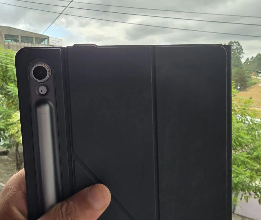 Review: galaxy tab s10 fe democratiza ia em telas grandes Câmera traseira do galaxy tab s10 fe