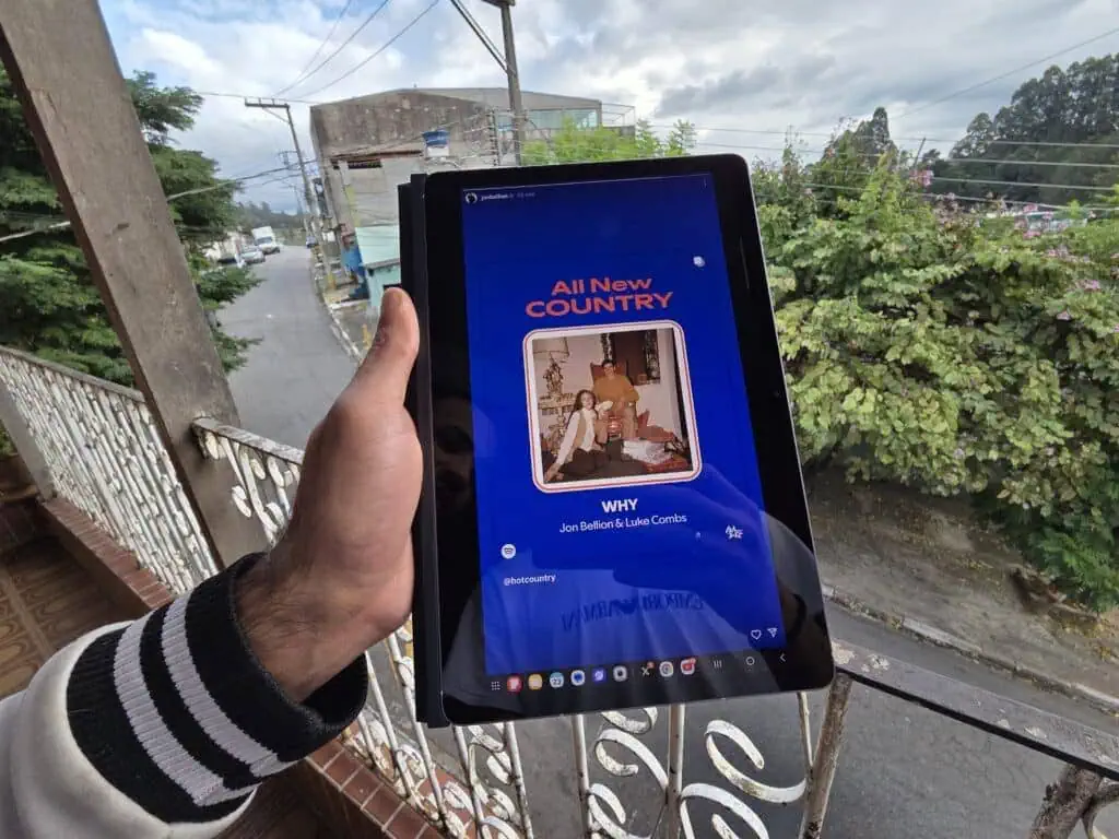 Review: galaxy tab s10 fe democratiza ia em telas grandes Galaxy tab s10 fe com instagram aberto