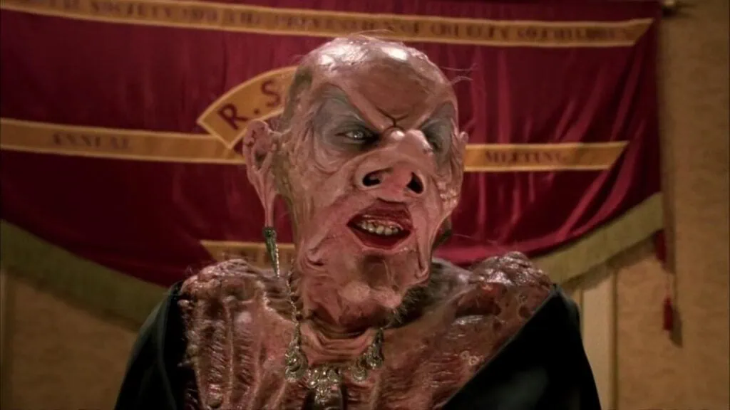 Ranking: as 53 vilãs mais aterrorizantes do cinema e tv Grande bruxa (anjelica huston) (imagem: imdb)