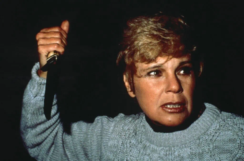Ranking: as 53 vilãs mais aterrorizantes do cinema e tv Mrs. Voorhees (betsy palmer) (imagem: imdb)