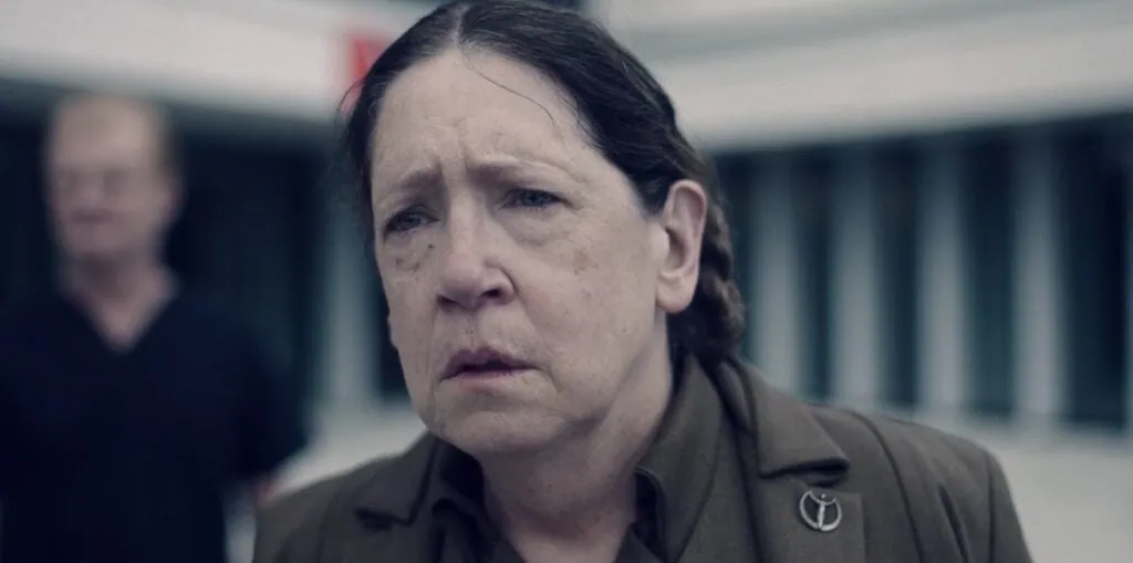 Ranking: as 53 vilãs mais aterrorizantes do cinema e tv Tia lydia (ann dowd) (imagem: imdb)