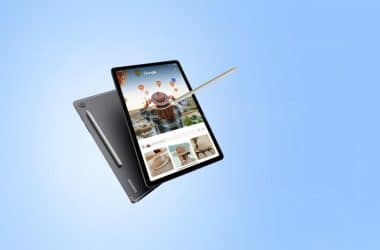 Smartphone galaxy note com caneta s-pen em destaque com interface de fotos e gadgets.