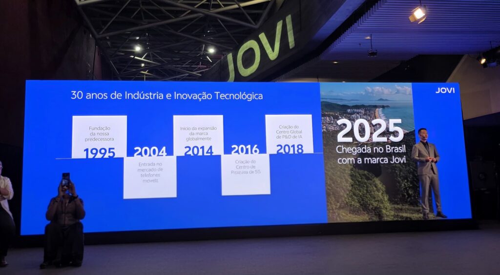 Arriva in Brasile lo smartphone Jovi V50 con "vantaggi a 5 stelle" per chi lo acquista Lo smartphone Jovi v50 arriva in Brasile con "vantaggi a 5 stelle" per chi lo acquista. Il nuovo smartphone di Jovi (vivo), azienda cinese appena arrivata in Brasile, avrà fino a 5 anni di assistenza tecnica, tre anni di sostituzione di cover e pellicole e quattro anni di garanzia sulla batteria. Scopri tutti i vantaggi