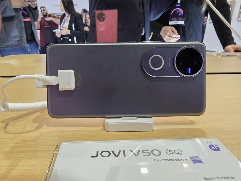 Arriva in Brasile lo smartphone Jovi V50 con "vantaggi a 5 stelle" per chi lo acquista Jovi v50