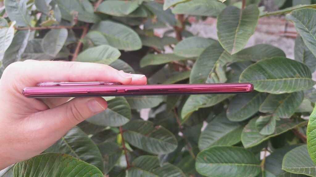 Обзор: Jovi V50 5G — топовые камеры с объективами Zeiss для устройств среднего класса Jovi v50 5g красная сторона