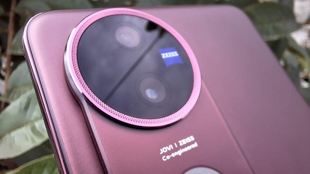 Обзор: Jovi V50 5G — топовые камеры с объективами Zeiss для устройств среднего класса Задние камеры Jovi V50 5G