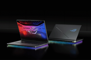 几台带灯的笔记本电脑