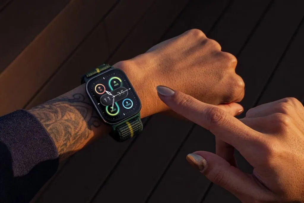 Motorola razr 60 ultra, razr 60 e edge 60 começam a ser vendidos no brasil; veja os preços Moto watch fit