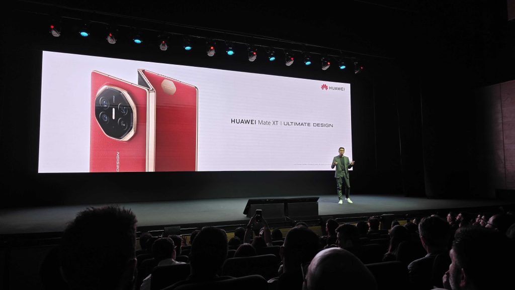 مع Mate X6 وMate XT Ultimate Design، هواوي تطلق الهواتف الذكية المتميزة مرة أخرى في البرازيل حدث إطلاق التصميم النهائي لهاتف Huawei Mate XT