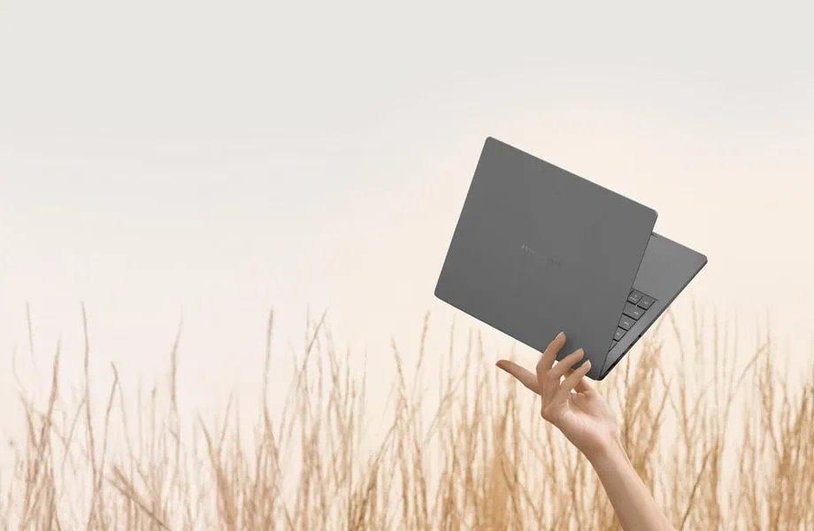 Os melhores notebooks com processador snapdragon disponíveis no brasil (2025) O asus zenbook a14 é o notebook com ia mais leve do mundo / imagem: asus