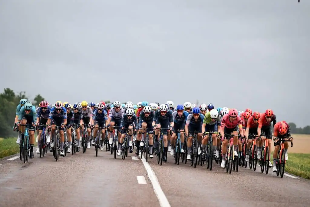 Veja os lançamentos da netflix em julho de 2025 Cena de tour de france: no coração do pelotão: temporada 3 / fonte: netflix