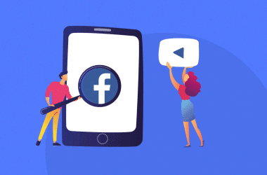 Ampliação do logo do facebook em smartphone com lupa e pessoa segurando ícone de vídeo no fundo azul.