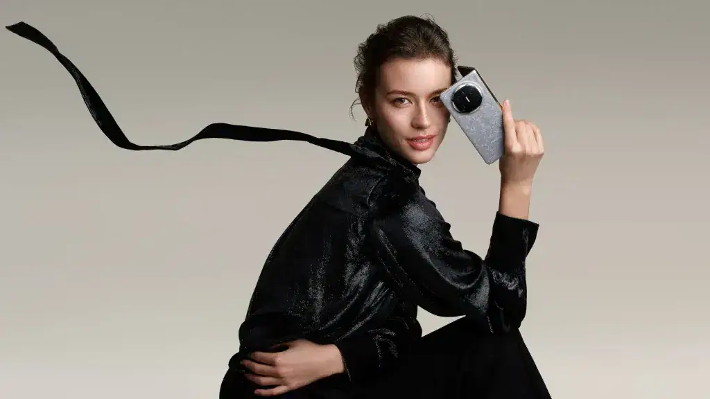 مع Mate X6 وMate XT Ultimate Design، هواوي تطلق الهواتف الذكية المتميزة مرة أخرى في البرازيل مع هاتفي Mate X6 وMate XT Ultimate Design، تُطلق هواوي هواتف ذكية فاخرة في البرازيل مجددًا. يُمثل هذان الهاتفان عودة الشركة إلى البرازيل بعد ست سنوات، ويتميزان بوضع الشاشة الثلاثية، وكاميرات عالية الجودة، ونظامها الخاص بعد حظر جوجل.