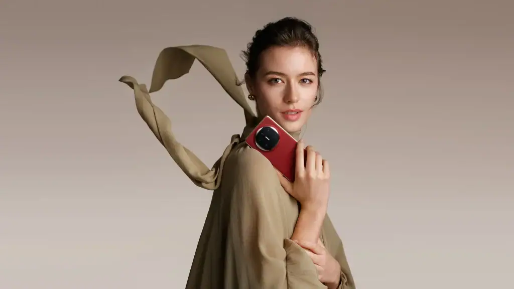 مع Mate X6 وMate XT Ultimate Design، هواوي تطلق الهواتف الذكية المتميزة مرة أخرى في البرازيل مع هاتفي Mate X6 وMate XT Ultimate Design، تُطلق هواوي هواتف ذكية فاخرة في البرازيل مجددًا. يُمثل هذان الهاتفان عودة الشركة إلى البرازيل بعد ست سنوات، ويتميزان بوضع الشاشة الثلاثية، وكاميرات عالية الجودة، ونظامها الخاص بعد حظر جوجل.