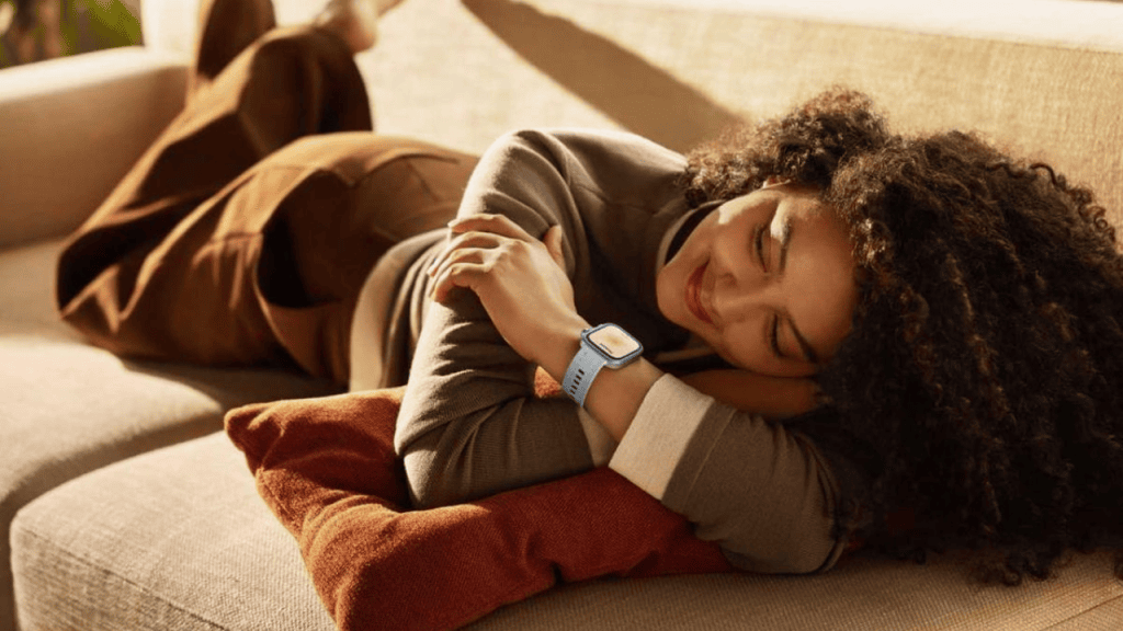 Huawei, Brezilya'da Watch 5, Watch Fit 4 ve 4 Pro'yu piyasaya sürdü Huawei Watch Fit 4 kullanan kadın