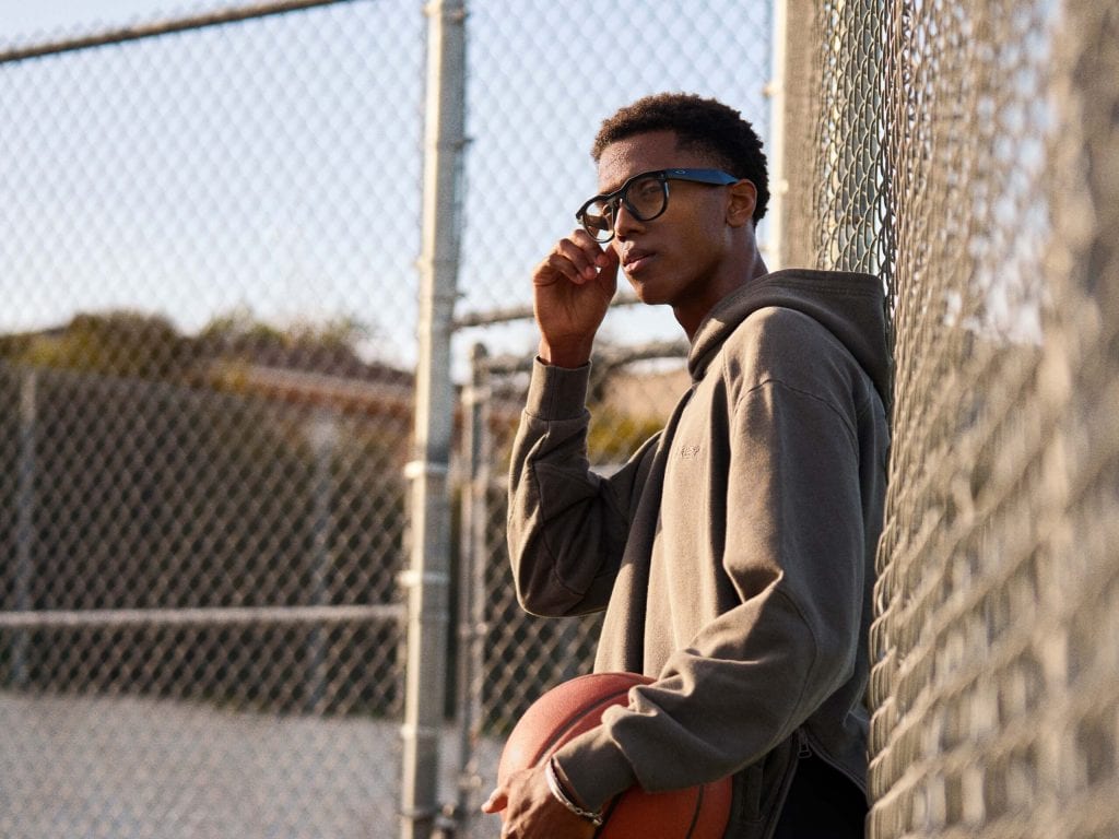 Oakley meta é anunciado com bateria de 8h e gravação de vídeo em 3k Homem usando oakley meta hstn