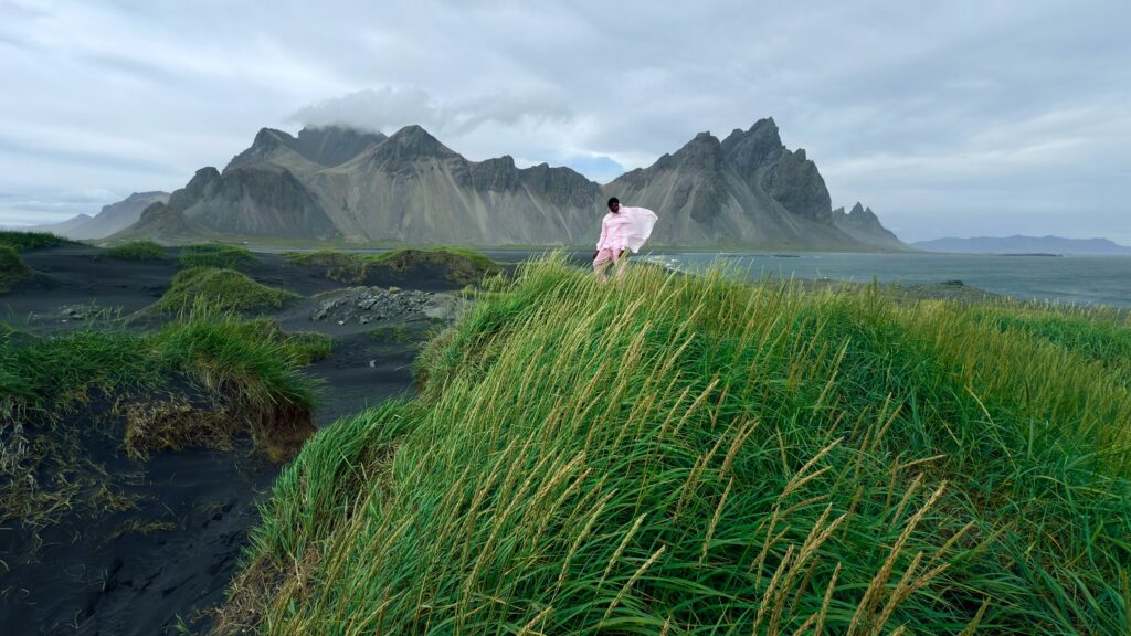 Понять, для чего нужна каждая камера мобильного телефона (объективы и преимущества) Фотография сделана с помощью сверхширокоугольного объектива iPhone 16 Pro/Max