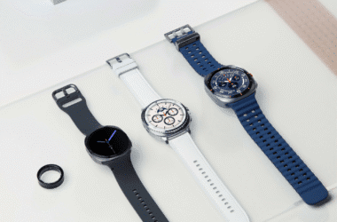 Relógios inteligentes smartwatch com pulseiras intercambiáveis e recursos avançados.