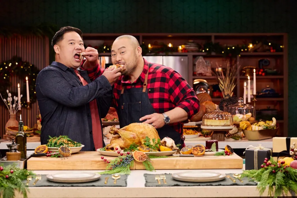 Veja os lançamentos da netflix em agosto de 2025 Cena de hora do jantar com david chang / fonte: netflix