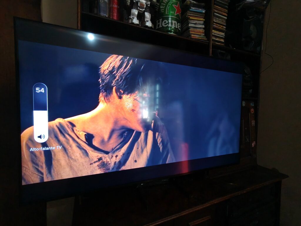 المراجعة: يعد تلفزيون Samsung QLED 4K Q7F الذكي خيارًا جيدًا لجميع أفراد الأسرة. التحكم في مستوى الصوت في تلفزيون سامسونج الذكي Q7F