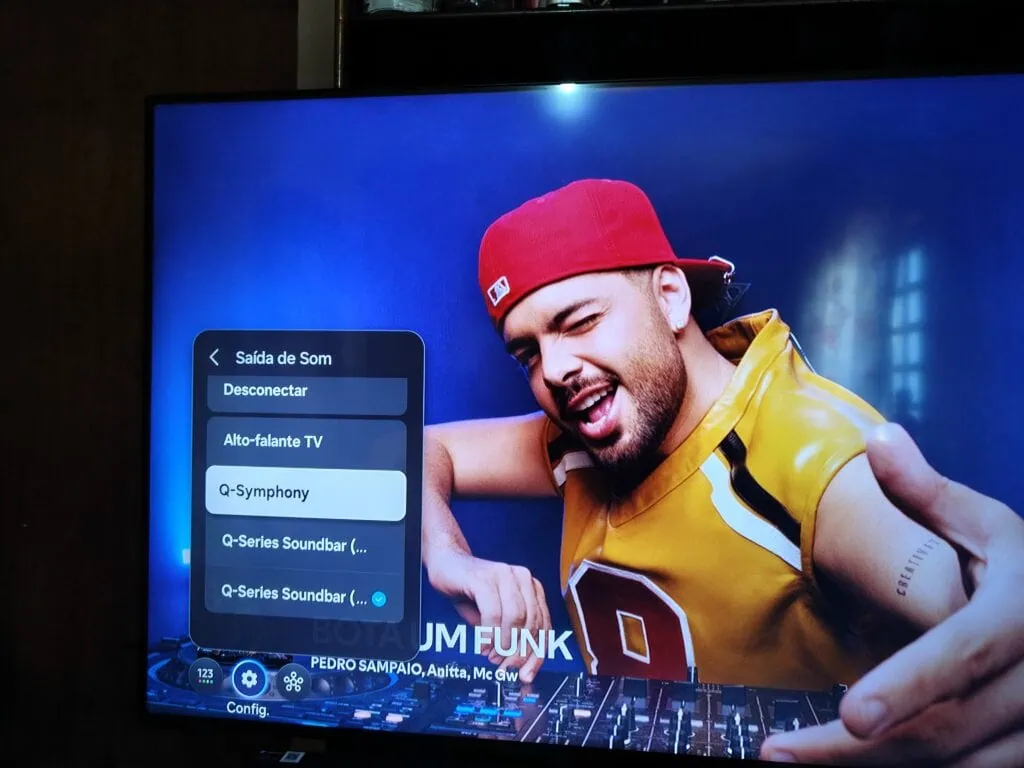 Review: soundbar hw-q800f eleva som com graves marcantes e agudos brilhantes Q-simphony da samsung