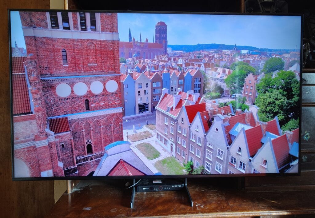 المراجعة: يعد تلفزيون Samsung QLED 4K Q7F الذكي خيارًا جيدًا لجميع أفراد الأسرة. تلفزيون سامسونج الذكي QLED 4K Q7