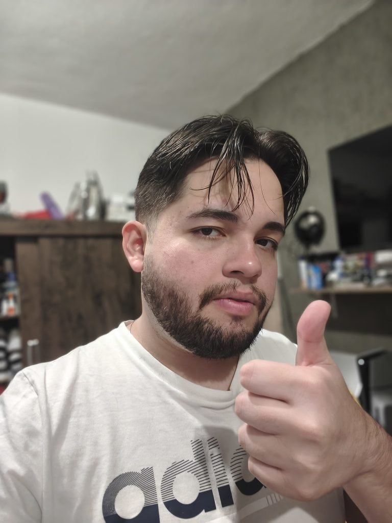 Selfie com o motorola edge 60 pro em modo retrato