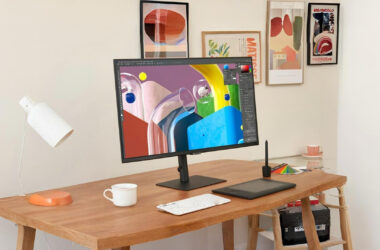 Monitor 4k viewfinity s8 de 37 polegadas em ambiente de escritório moderno.