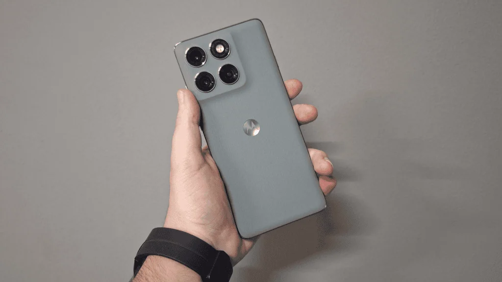 Motorola edge 60 pro traz bateria duradoura e câmera profissional Traseira do motorola edge 60 pro