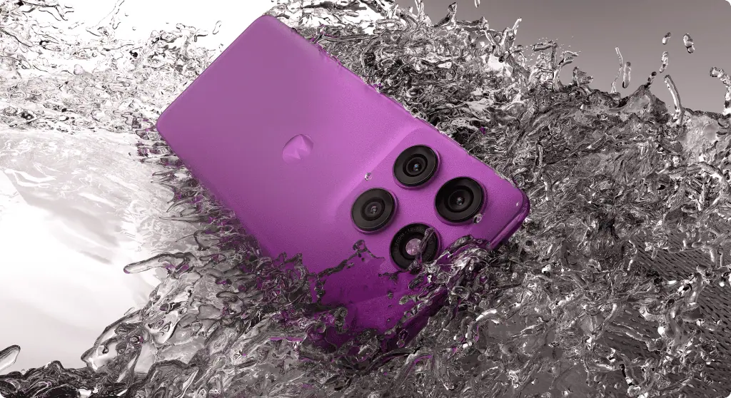 Motorola edge 60 pro traz bateria duradoura e câmera profissional Motorola edge 60 pro roxo sob a água