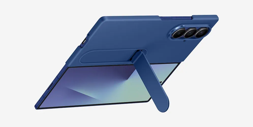 Galaxy déballé : Samsung lance les Galaxy Z Fold 7, Z Flip 7 et Z Flip 7 Fe Rendu 3D d'un téléphone portable avec support articulé, technologie avancée, design moderne, numérique, gadgets, innovation.