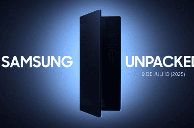 Imagem de um smartphone samsung preto em destaque, com fundo azul escuro e luz suave.