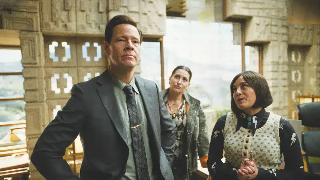 Onde assistir as séries indicadas ao emmy 2025? Veja opções nos streamings Ike barinholtz