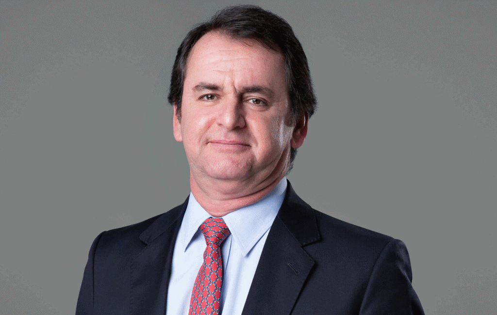 Lenovo mostra fábrica de notebooks e desktops no brasil Ricardo bloj, presidente da lenovo